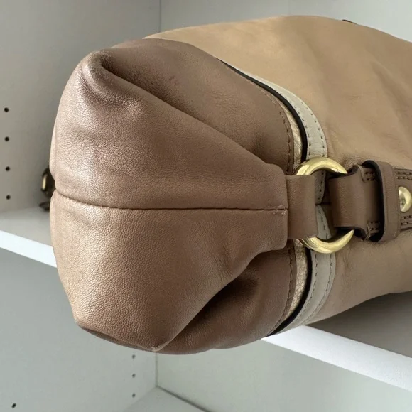 Coach Tan and Cream Shoulder
Bag with Slouchy Design -EUC - Picture 7 of 10
